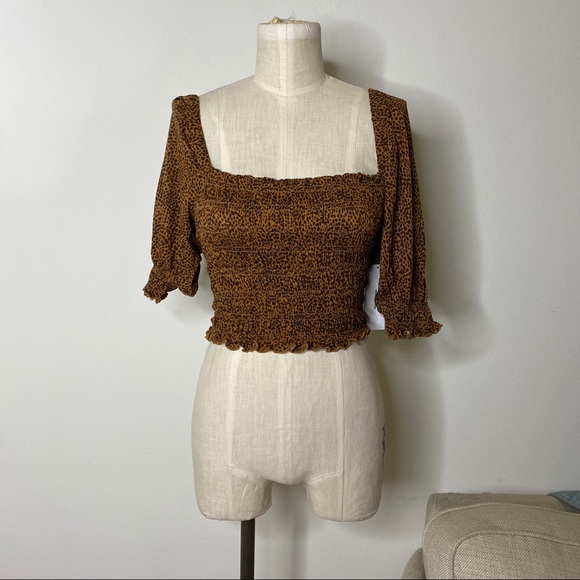 UO Giselle Smocked Cropped Top - Picture 5 of 8